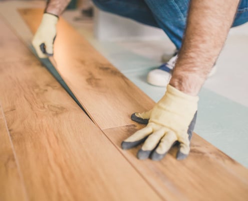 Comment déterminer le sens de pose d'un parquet flottant ?